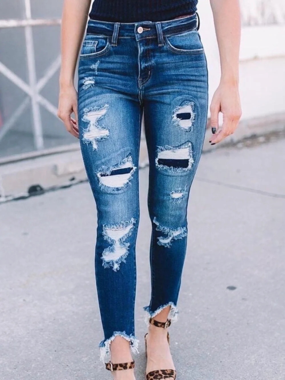 KanCan Estillo Distressed Mid-Rise Skinny Jeans- Size 27